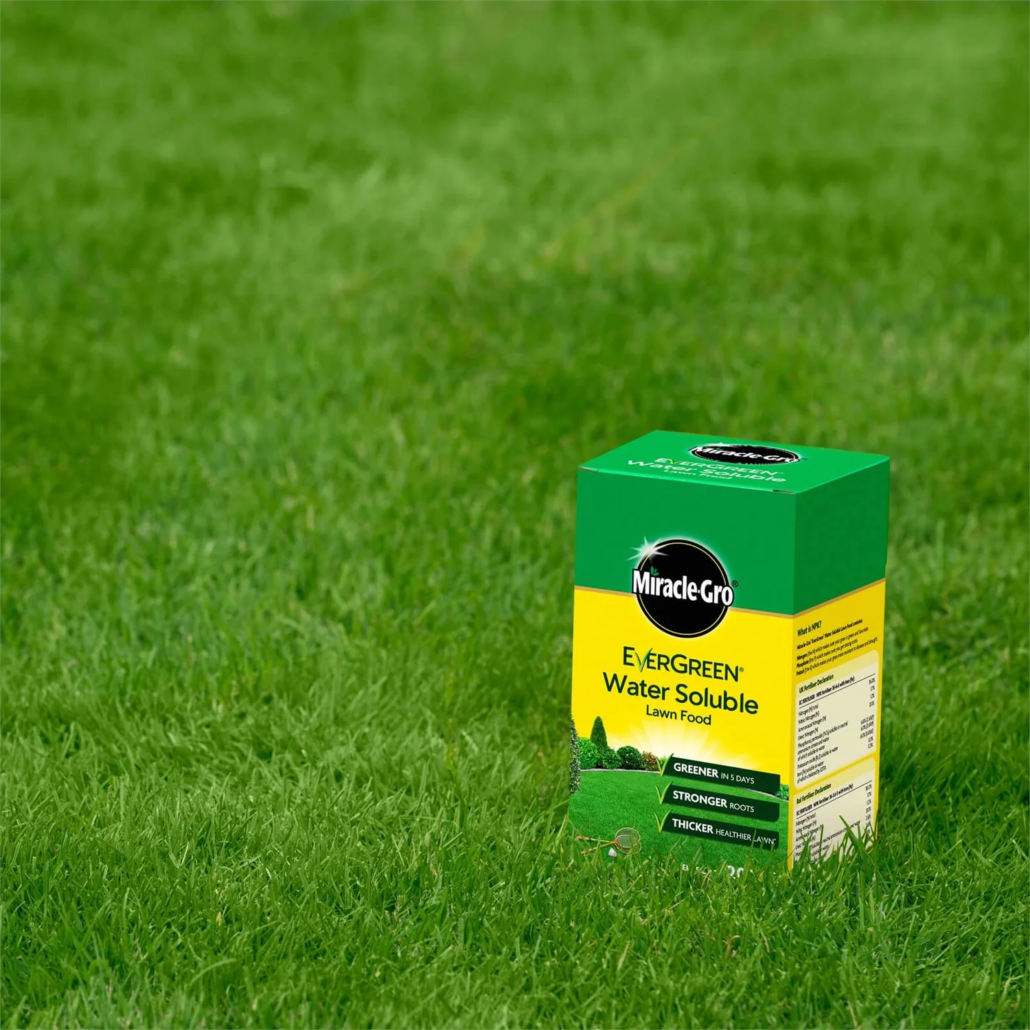 Miracle-Gro Water Soluble Lawn Food - 200m² 3 Miracle-Gro Water Soluble Lawn Food - 200m² - Image 3