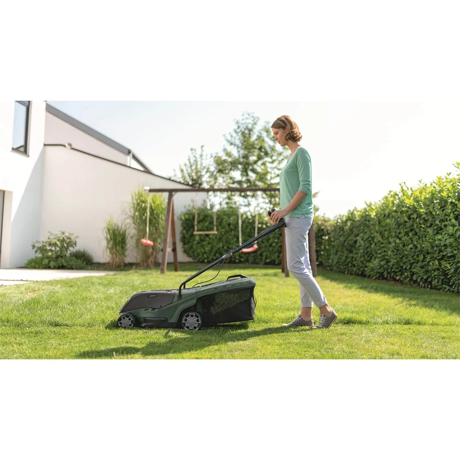 Bosch 36V Universal Rotak 36-550 Cordless Lawn Mower - 36cm 2 Bosch 36V Universal Rotak 36-550 Cordless Lawn Mower - 36cm - Image 2
