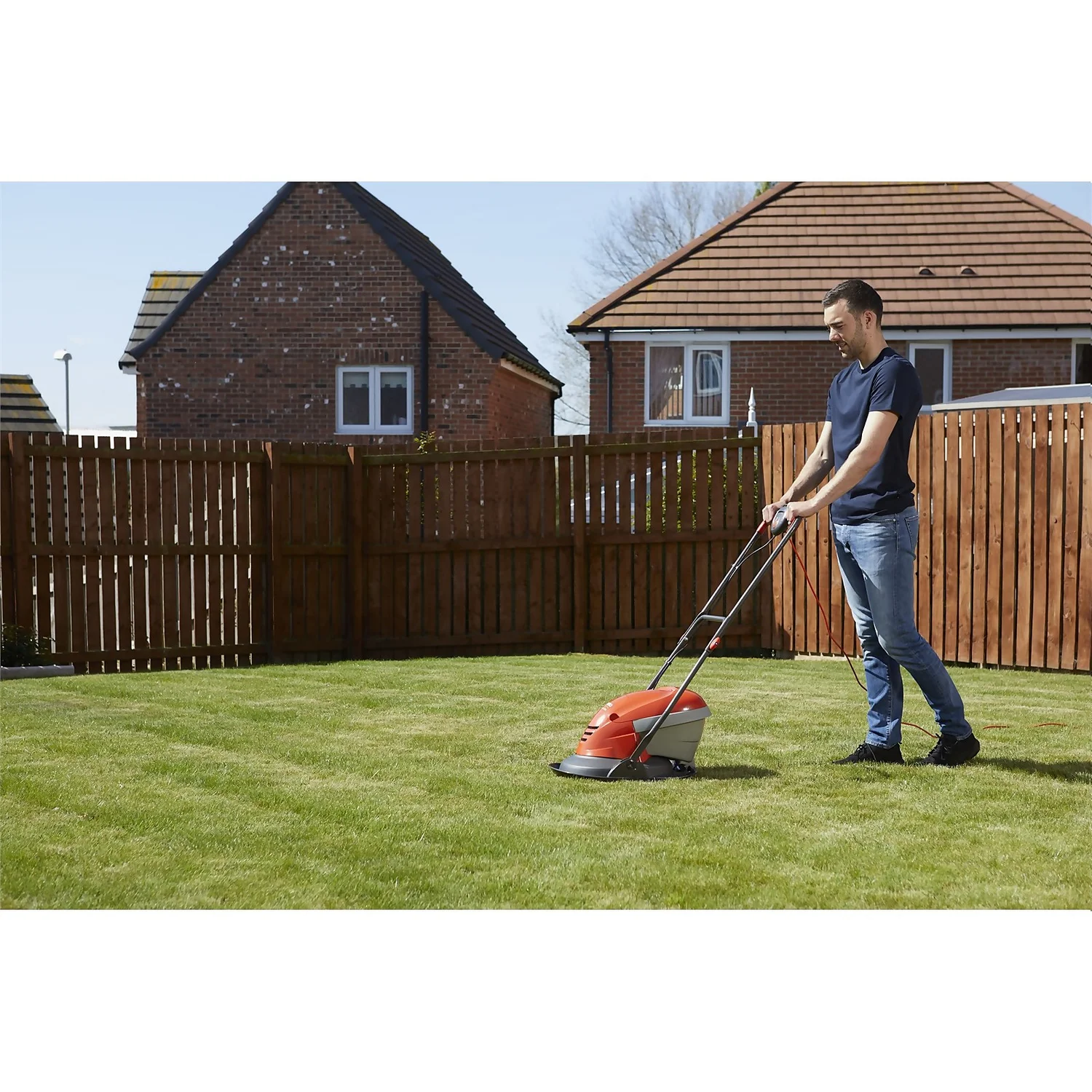 Flymo 1400W Electric Hover Lawn Mower - 25cm 6 Flymo 1400W Electric Hover Lawn Mower - 25cm - Image 6