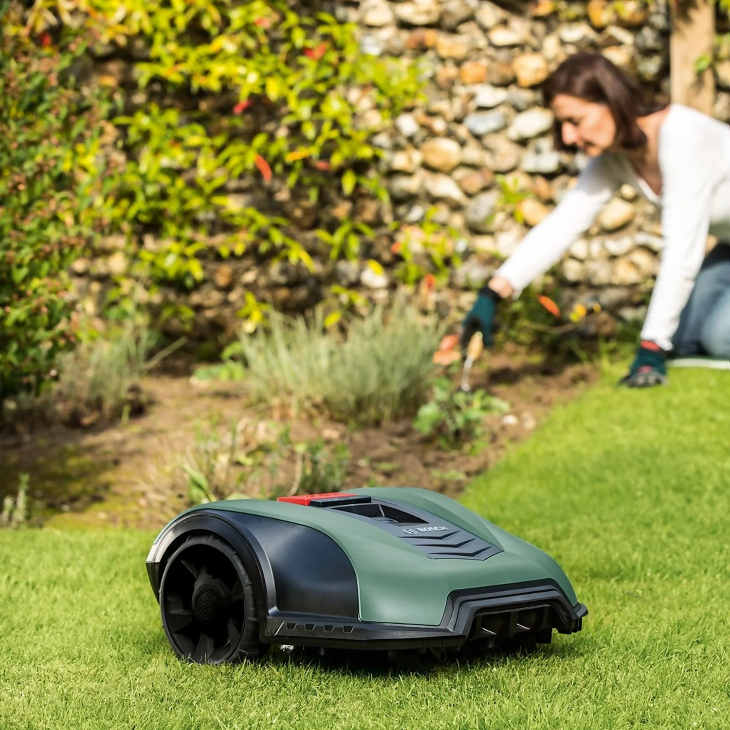 Bosch 18V Indego M 700 Robotic Lawn Mower - 19cm 7 Bosch 18V Indego M 700 Robotic Lawn Mower - 19cm - Image 7