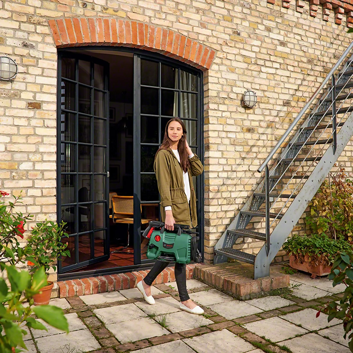 Bosch EasyAquatak 120 High Pressure Washer 4 Bosch EasyAquatak 120 High Pressure Washer - Image 4